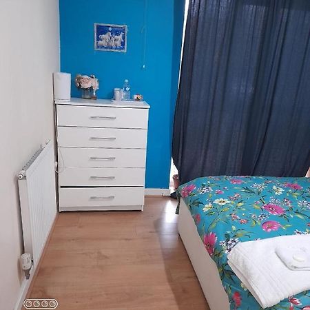 Beautiful 1 Bedroom Ground Floor With Shared Bathroom Лондон Экстерьер фото