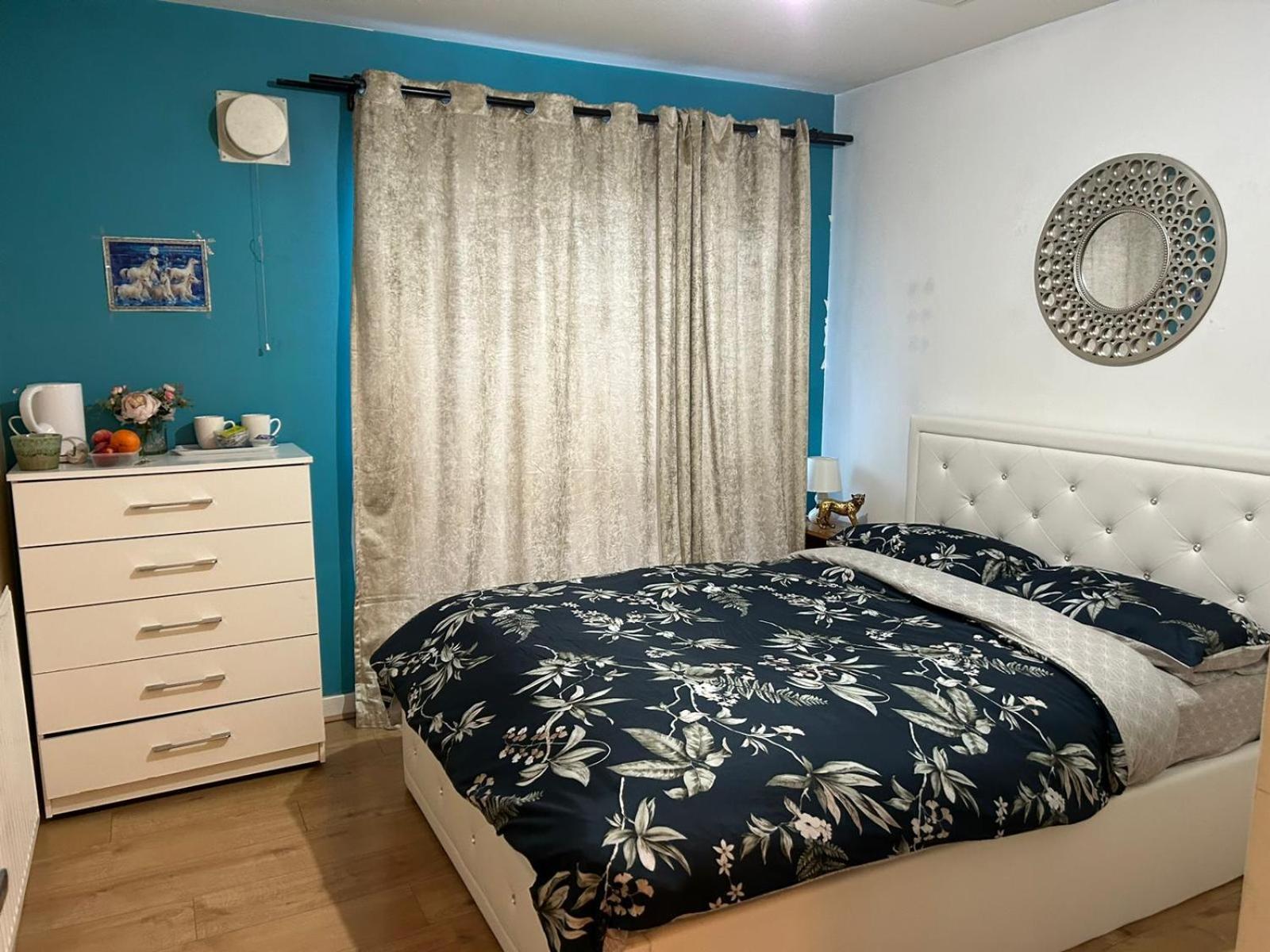 Beautiful 1 Bedroom Ground Floor With Shared Bathroom Лондон Экстерьер фото